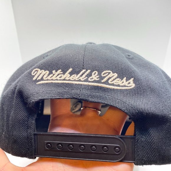 Mitchell & Ness Grey and Black Charlotte Hornets logo hat - Picture 2 of 8